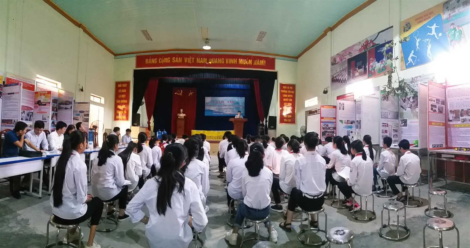 Toàn cảnh buổi khai mạc cuộc thi KHKT huyện Kinh Môn năm học 2019-2020